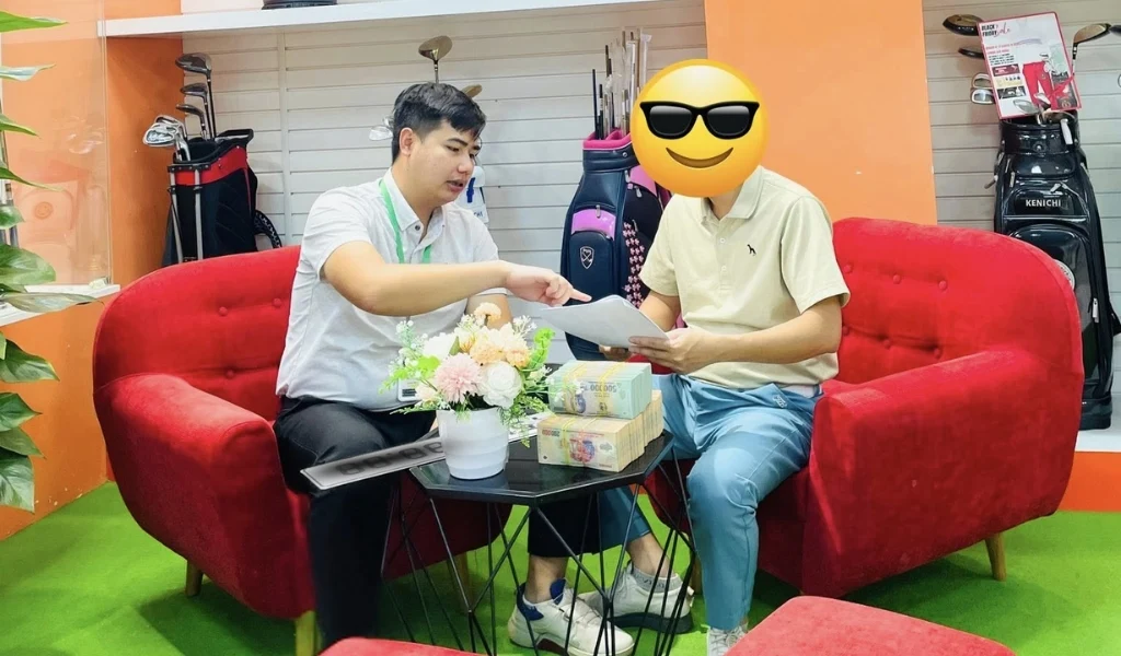 Chuyên gia tiếp nhận thông tin khách hàng để lập lá số Bát tự, lựa chọn biển bổ sung năng lượng hành khuyết